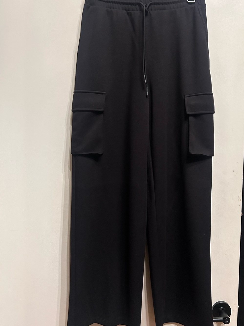 Wide-Leg Cargo Pants — Black